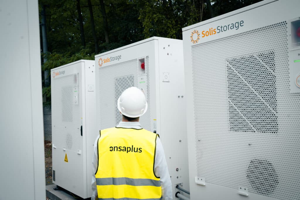ONSA Plus technician standing in front of the Solis Storage battery cabinets at Gabčíkovo