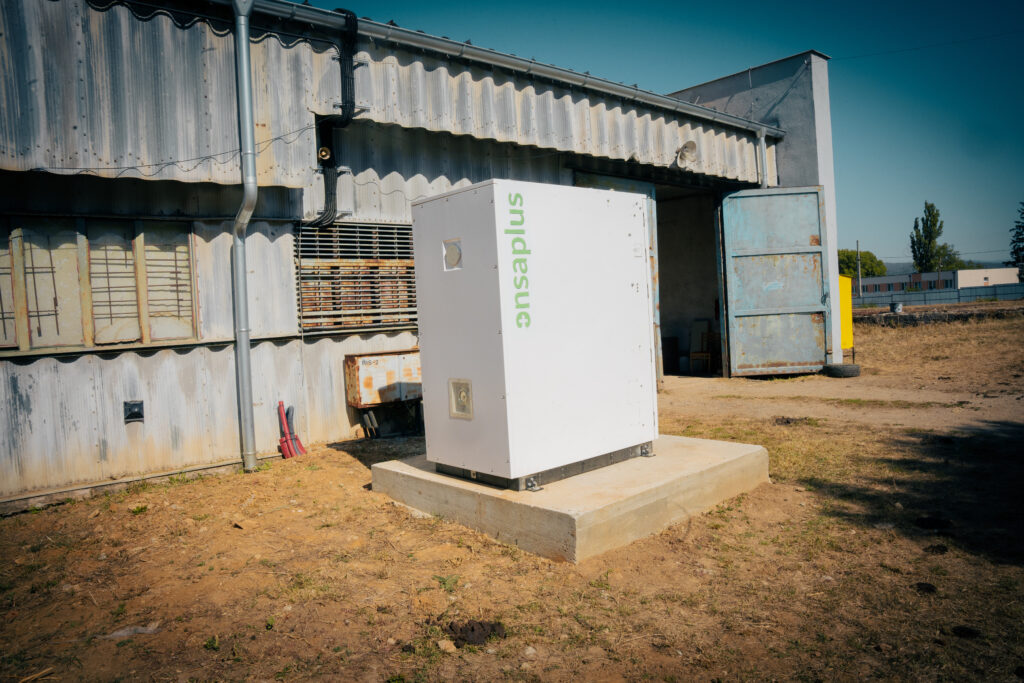 ONSA Plus branded battery storage cabinet beside the farm building in Žarnov
